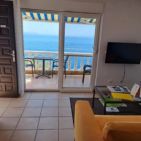 Mit Grosser Terrasse Und Fantastischem Blick Ueber Den Golf Von Roses. * Roses