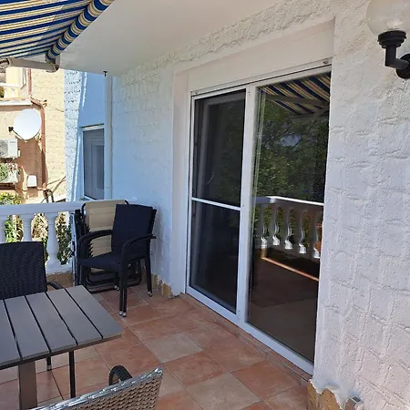 Apartment Mit Grosser Terrasse Und Fantastischem Blick Ueber Den Golf Von Roses. Roses