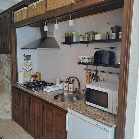 Mit Grosser Terrasse Und Fantastischem Blick Ueber Den Golf Von Roses. Apartmán *